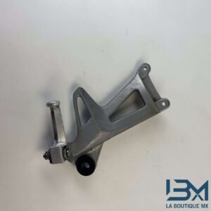 Platine repose pied arrière droit Triumph 955 Sprint ST 1999 - 2004